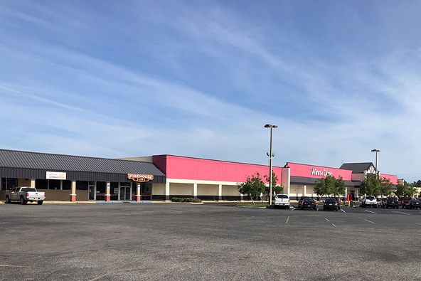 Winn Dixie Anchored Retail For Lease : 1452 S 6th St, Macclenny, FL 32063